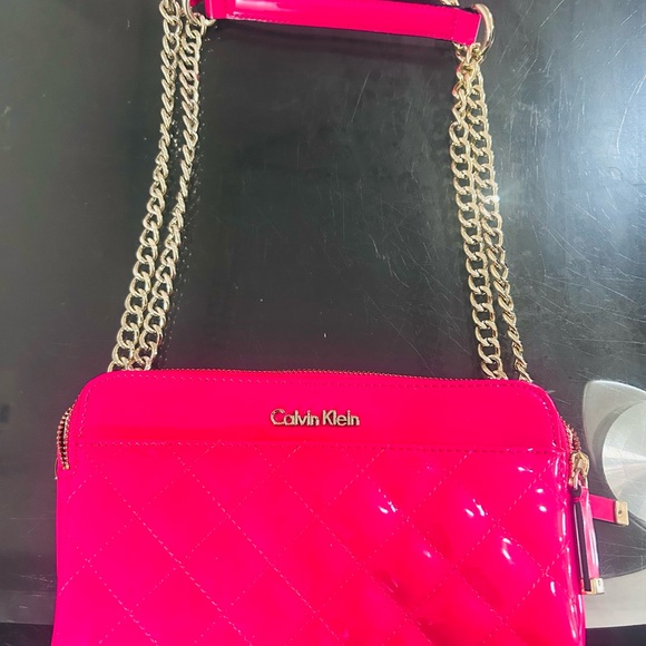 Calvin Klein Vibrant Pink Quilted Crossbody Bag - Picture 5 of 6